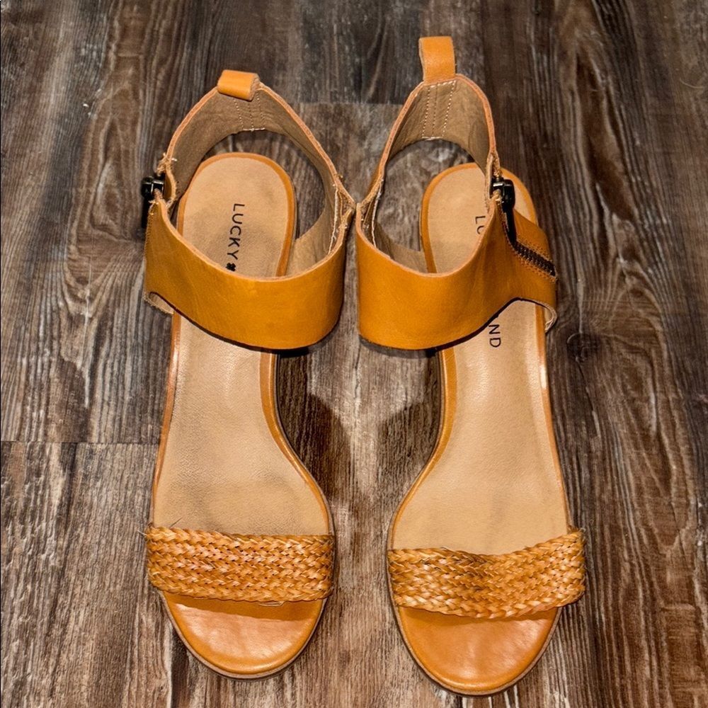 Lucky Brand Tan Sandals